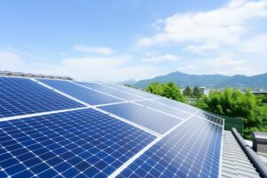 太陽光パネルの寿命は何年？寿命を延ばす方法はある？