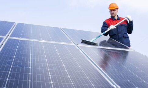 太陽光パネルの掃除は必要？掃除が必要な理由と掃除をする際の注意点